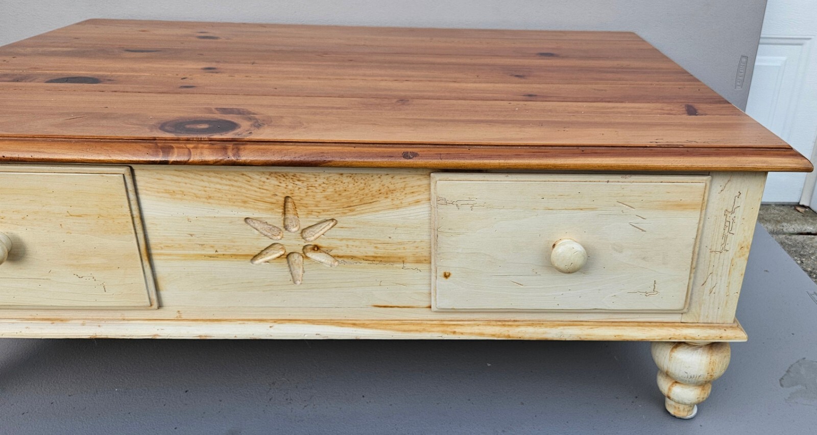 Ethan Allen Knotty Pine Farmhouse Distress Country Coffee Table with storage