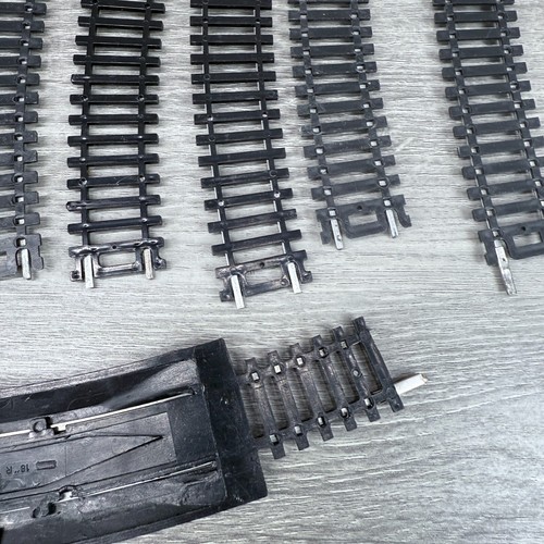 HO Bachmann 18" R Vintage Track Lot 9 Curved Metal Rails 1 Curved Rerailer - Picture 10 of 16