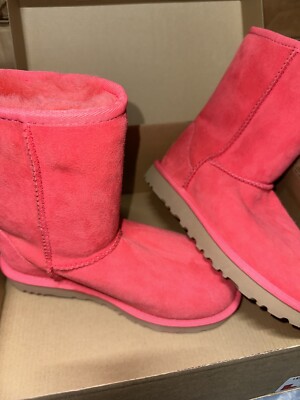 NEW UGG  Women's Classic Short II Red, Size US 5, EUR 36