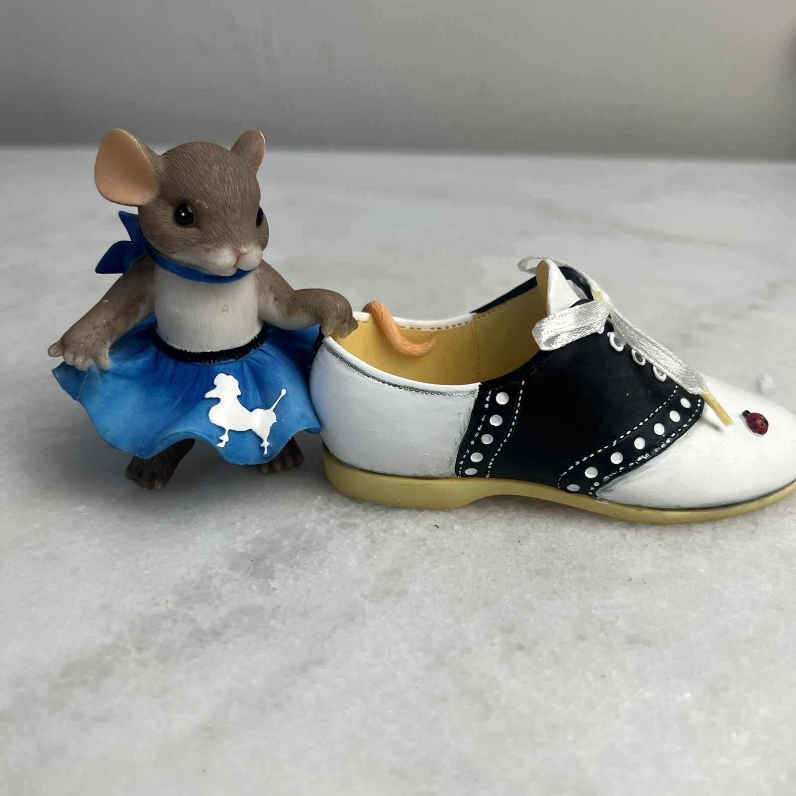 SAOLA Charming Tails You Rock My Sole Topolino Scarpa Statuina Anni 50 Tema Sock Hop