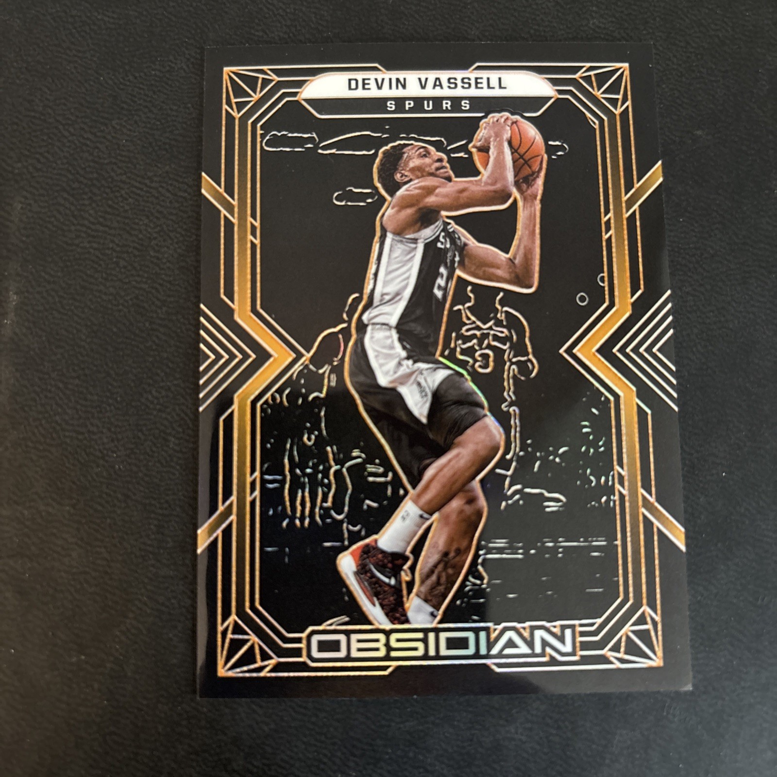 2021-22 Panini Obsidian - Devin Vassell #31 Bronze Etched /50