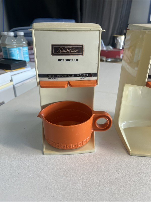 Sunbeam Hot Shot III Beverage Maker 17016 Appliance Orange Mug MCM Hideaway Cord