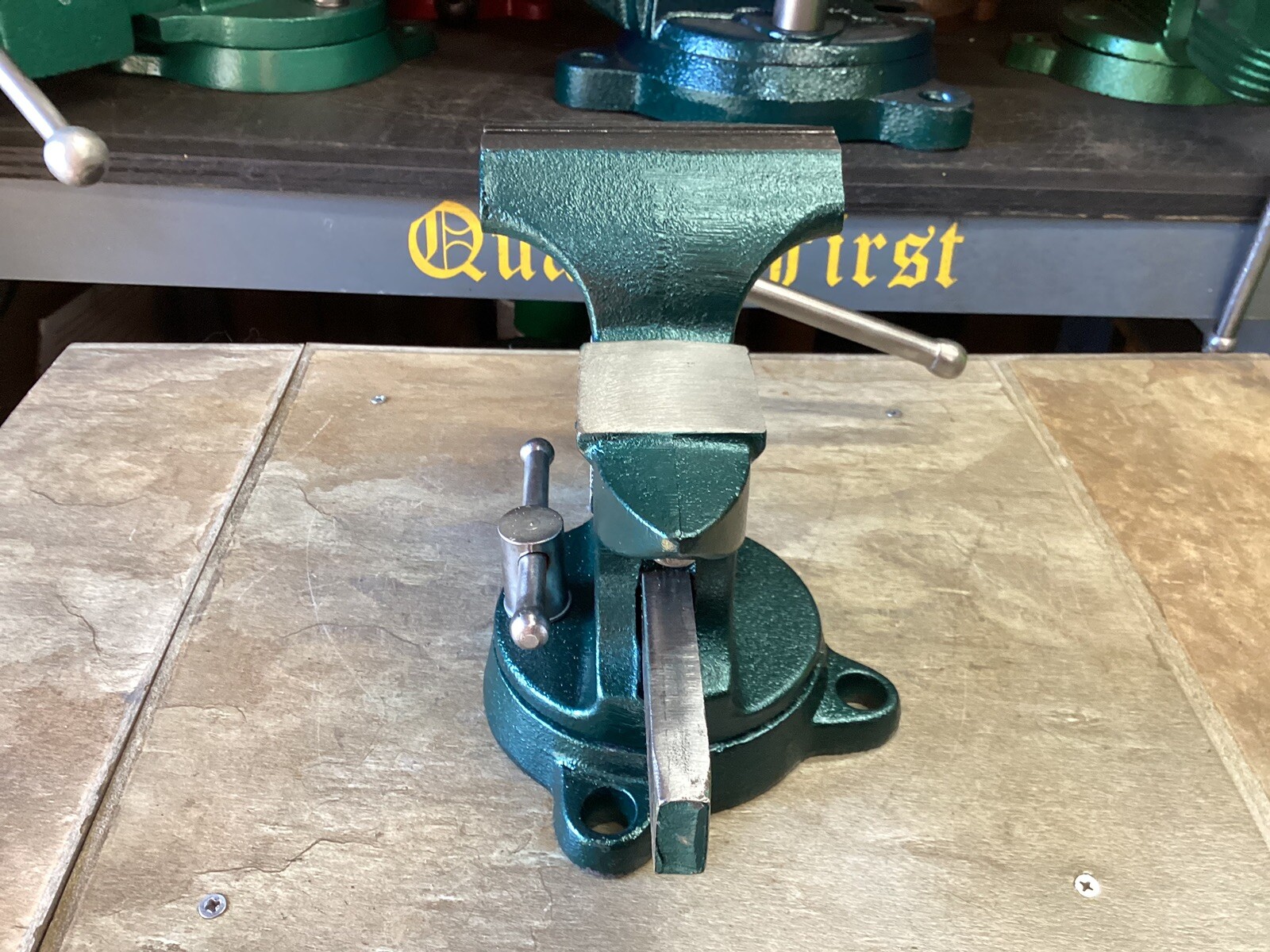 RESTORED VINTAGE CHIEF L4 BENCH VISE 4 In Jaw 13 Lbs USA eBay