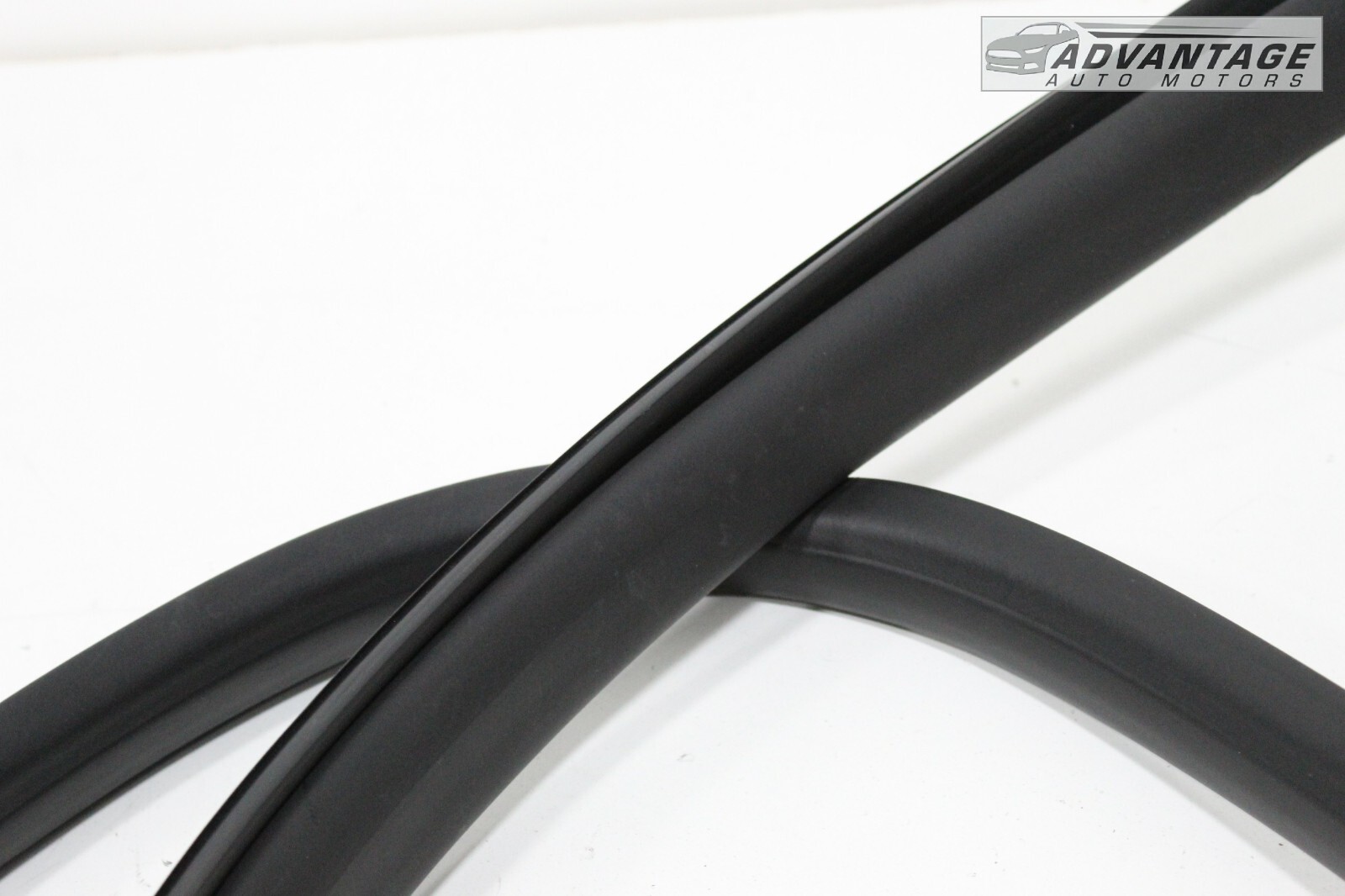 2014-2019 MASERATI GHIBLI FRONT LEFT SIDE DOOR WINDOW WEATHERSTRIP SEAL OEM