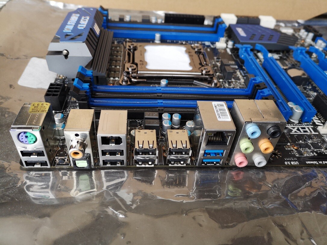 MSI Military Class iii X79A-GD65 (8D) Desktop Intel X79