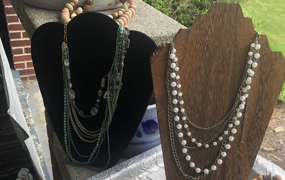 Collar de cuentas vintage de hilo paquete múltiple, piedras preciosas, estaño, conchas. Seis piezas Foto 3 de 4