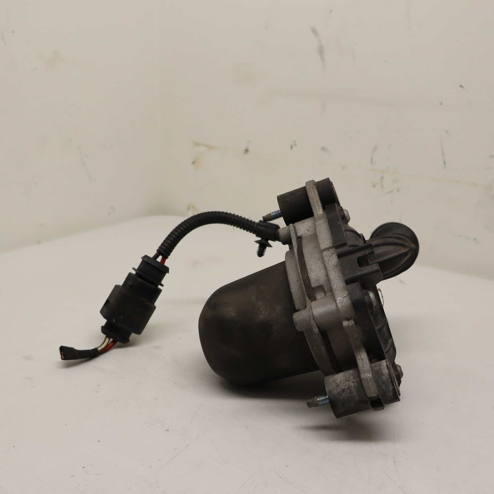 Porsche Cayenne 958 Hybrid / Bentley Continental GT Secondary Air Smog Pump OEM