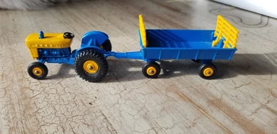 Vintage 1967 Matchbox Ford Tractor No. 39 & Trailer No. 4 Very Clean Shelf A3 - Image 1 of 4