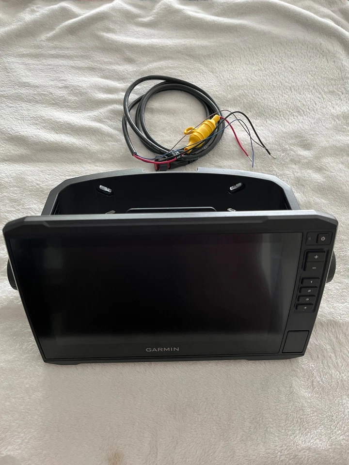 garmin echomap uhd 93sv with LakeVu G3 US Inland mapping - Image 2 of 4