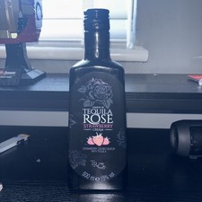 Leere TEQUILA ROSE Erdbeer Sahne Likör Flaschen 70cl plus Deckel