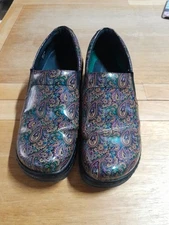 Women's Paisley Themed 9.5M Comfort Nursing Klogs 