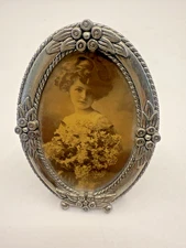 Picture Frame W/Picture Victorian Lady Mini Oval Taiwan Made Flowers Vintage