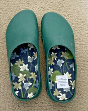 WOMENS GARDEN CLOGS NWOT, GREEN GARDENING CLOGS, WATER RESISTANT, SIZE 7/8