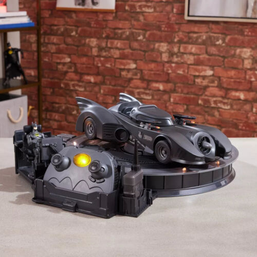 The Flash Movie Limited Edition 1989 Batmobile RC Car With Batman Action Figure - Picture 4 of 10