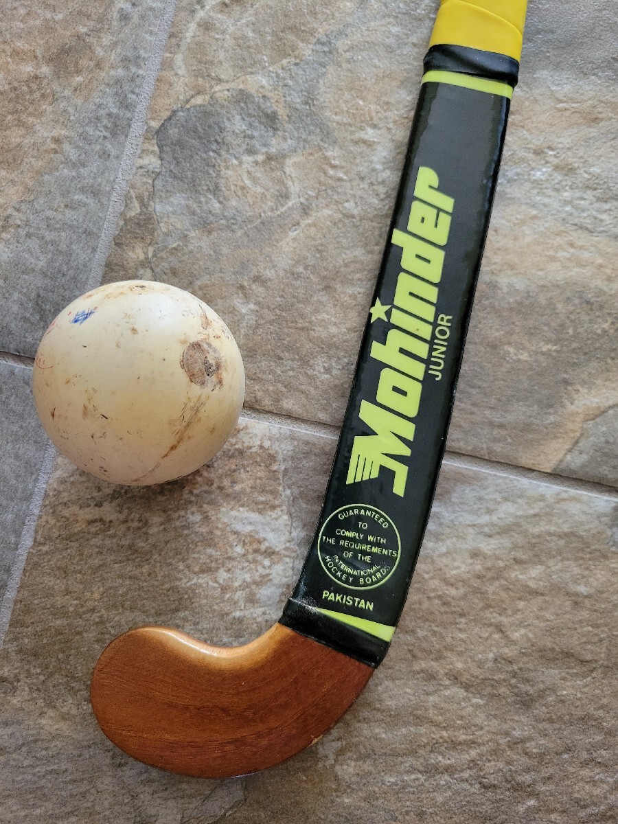 Mohinder Junior Field Hockey Stick right hand 24" Yellow with field