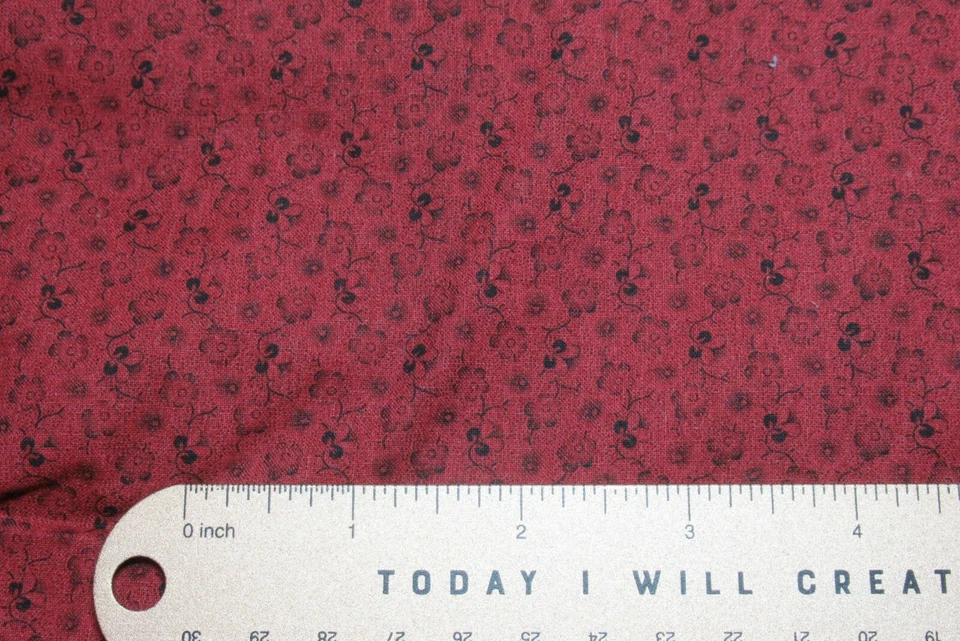 Tela de muelles 100 % algodón FAT QUARTER flores negras sobre rojo borgoña Foto 3 de 4