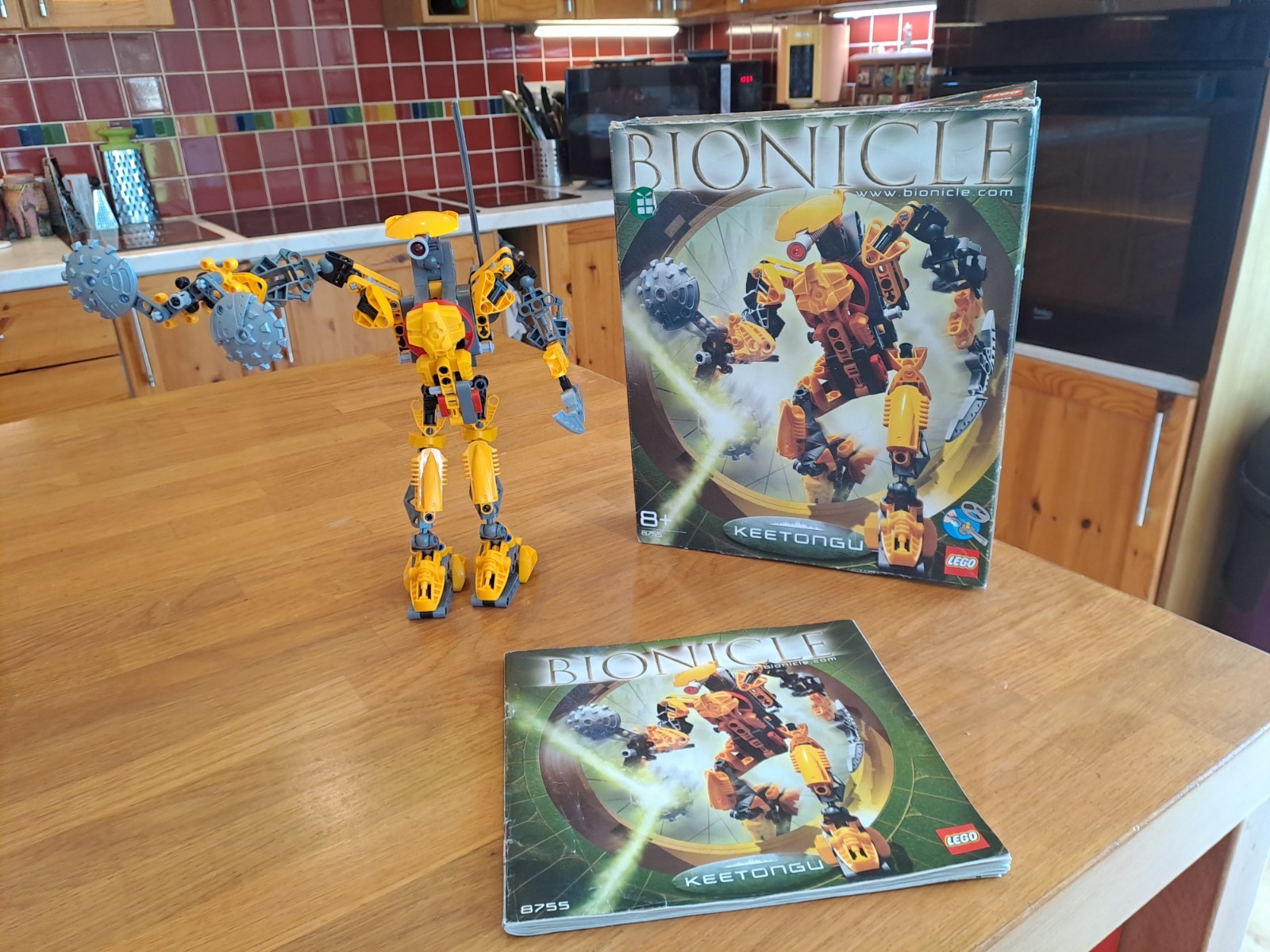 Lego 8755 Bionicle - Keetongu -  10" High - 100% Complete - Box & Instructions
