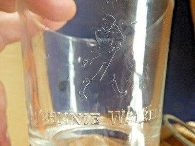 2 x Jonny Walker Whiskey-Gläser mit Gravur, neu