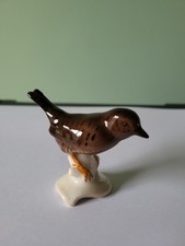 A VINTAGE GOEBEL GLOSS FIGURINE OF A WREN (BIRD) CV29: 2.25" TALL: VG CONDITION