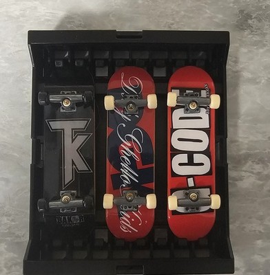 Tech Deck Fingerboards Lot of 3 plus travel carrying case, Boards complete ,GC,