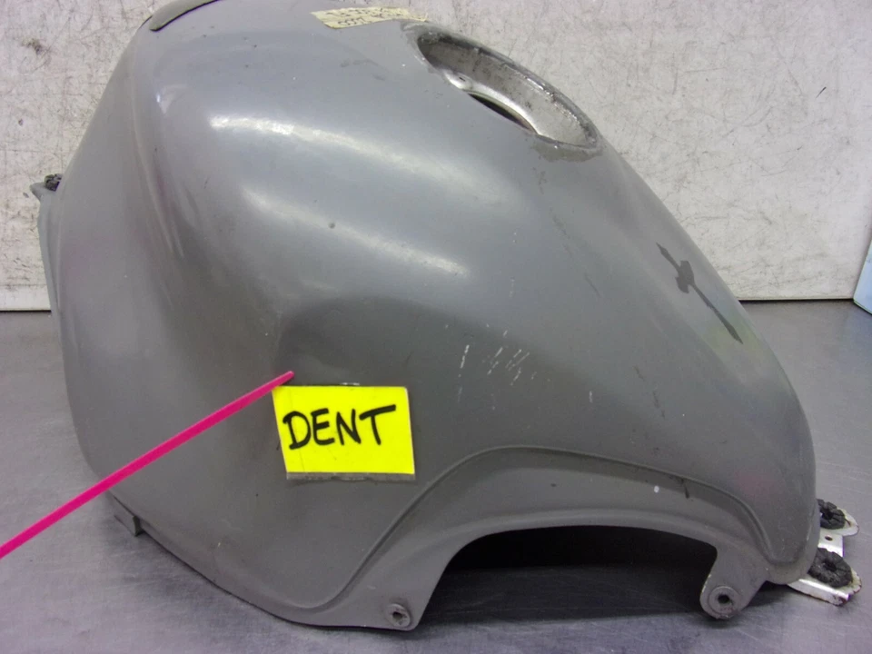 B 208 G HONDA CBR 600 F4 2000  OEM   FUEL GAS TANK & NO GAS CAP - Imagem 2 de 4