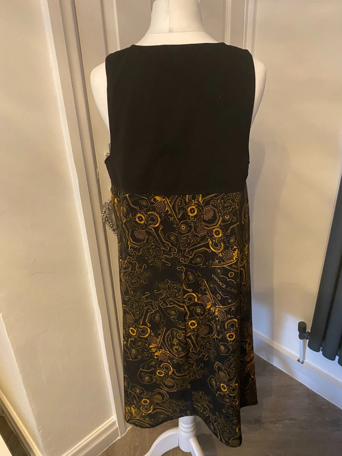 Abito a tubino ICONIC VERSACE nero e oro UK 12 I 44