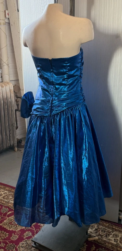 Vestido de fiesta vintage años 80 90 Zum Zum metálico iridiscente azul lamé lámina graduación Foto 2 de 4