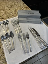 Reed & Barton Flatware COVENTRY MATTE Luxury 18/8 Stainless 5pc NEW Box