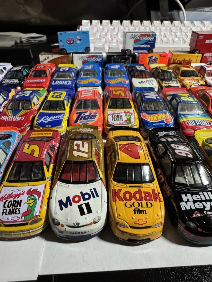 NASCAR Mixed Lot 1/64 Scale & Some Pit Crew Trailers Racing Champions Hot Wheels - Image 4 of 4