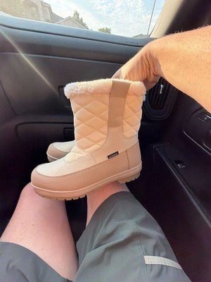 Magellan Outdoors soft boots women s shoes size 8B