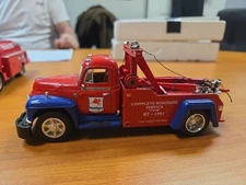 First Gear 1955 Diamond T Tow Truck Mobilgas Red & Blue 1:34 Scale Diecast Truck