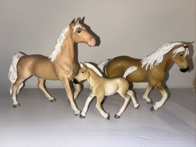 Schleich Palomino Mares and Foal - Retired