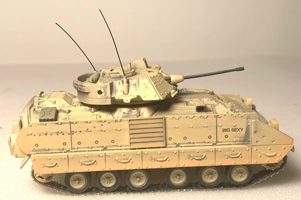 Corgi M2A2 Bradley w.ERA Baghdad 2004 INV# 1715 - Image 4 of 4