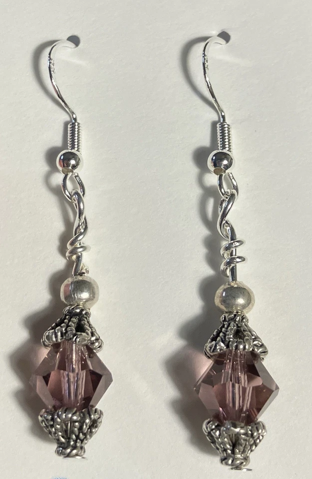 Pendientes de cristal de amatista claro Swarovski - Cuelga bicono hecho a mano, placa de plata Foto 2 de 2