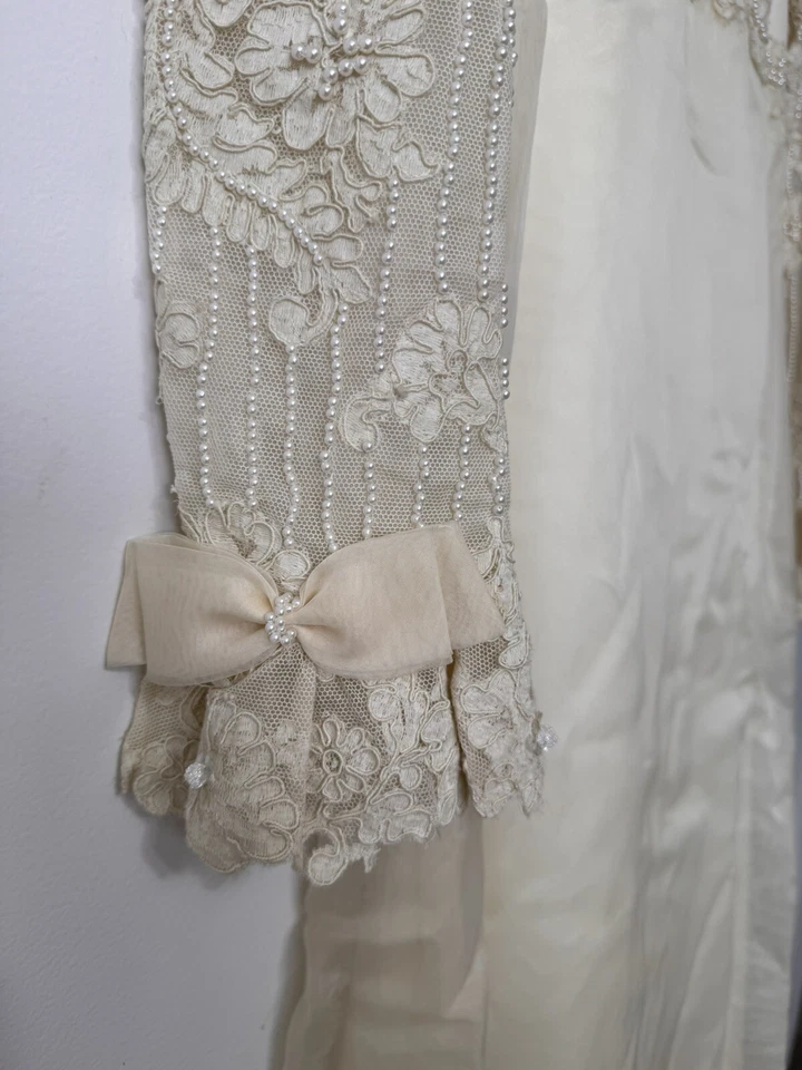 Priscilla Of Boston 1960’s Daisies MCM Wedding Dress Lace Embroidered Floral - Image 4 of 4