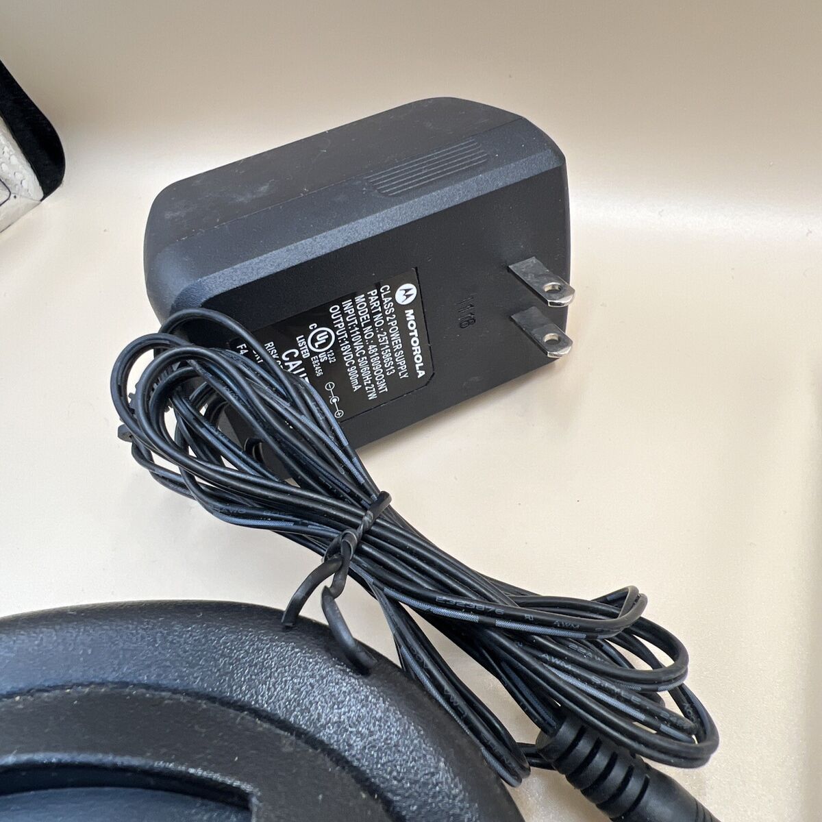 Motorola GP328 AZH25RDC9AA3 UHF (403 - 470 MHZ 16 channels Motorola GP328 AZH25RDC9AA3 UHF (403 - 470 MHZ 16 channels