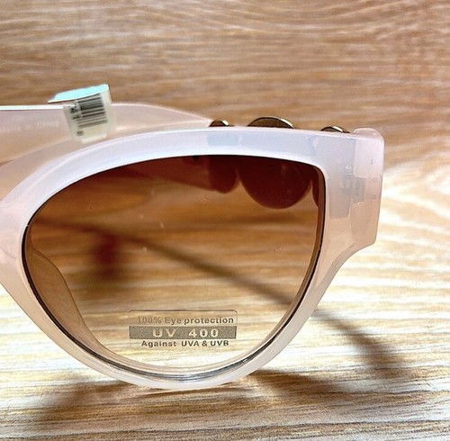 Sonnenbrille rosa Rouge Katzenaugenform Lucite Goldmedaillon Akzent UVA 400 - Bild 4 von 5