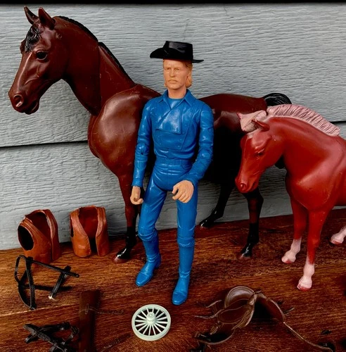 Marx Toys General Custer Lot Comanche Jointed Head Horse & Poncho Horse Saddles