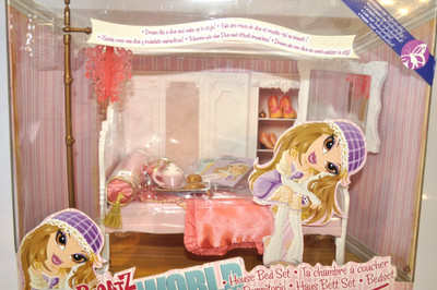 Bratz World House Collection Bettset - 2008 MGA - Styln' Bett und Zubehör - Neu in Verpackung
