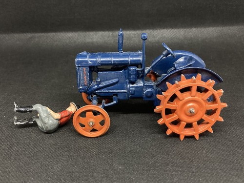 Modellino Farm Major trattore imballato da Britains (giallo 611) ruote in metallo spudded - Foto 7 di 19