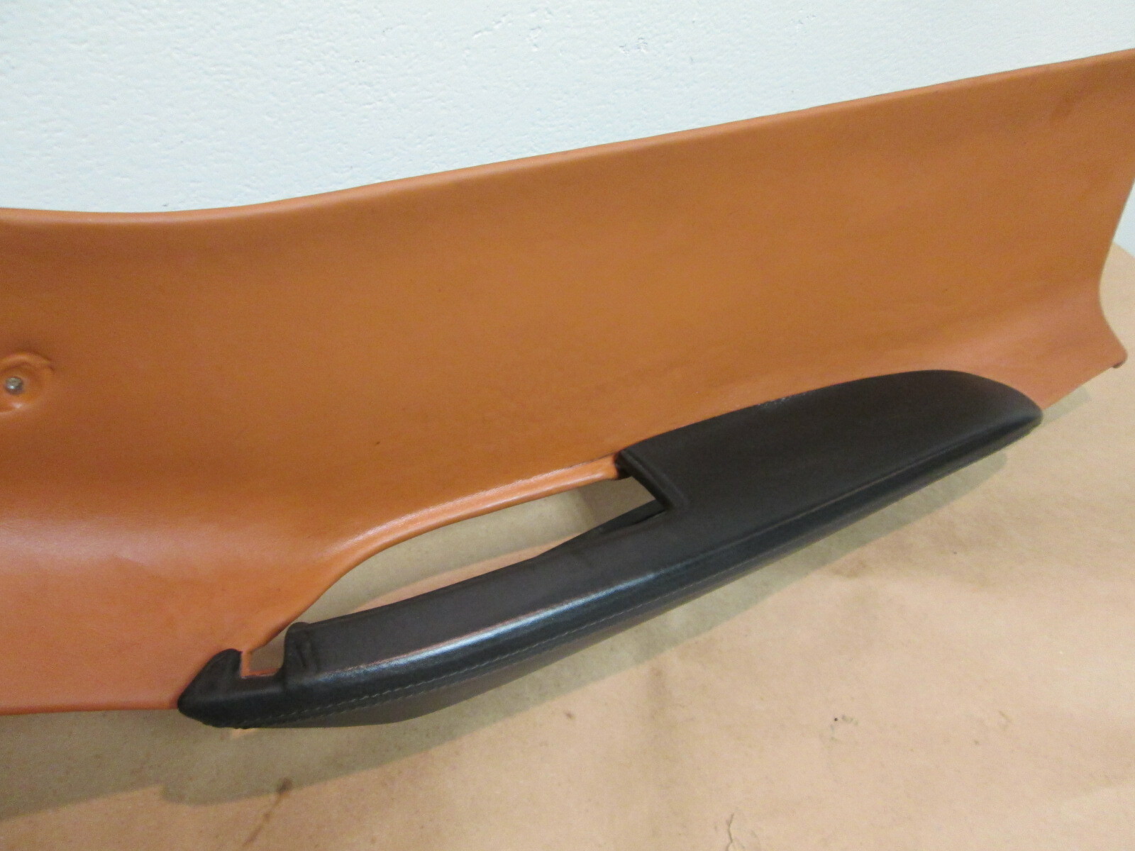Ferrari 458 Italia / Spider - RH Door Trim Panel Arm Rest - P/N 81891300
