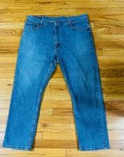 Wrangler Demin Jeans Men's Size 38 x 30 Relaxed Fit Premium Quality Workwear