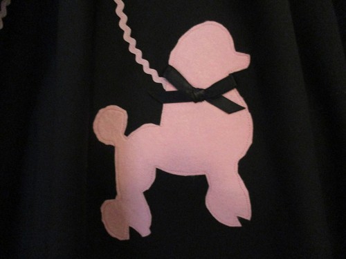 ROCK N ROLL SKIRT~ POODLE SKIRT & SCARF ~ BLACK ~PINK POODLE ~SIZE MED/ LGE - Picture 5 of 6