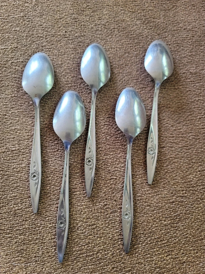 Oneidacraft Deluxe Lasting Rose Stainless Steel 5 Teaspoons - Image 2 of 3