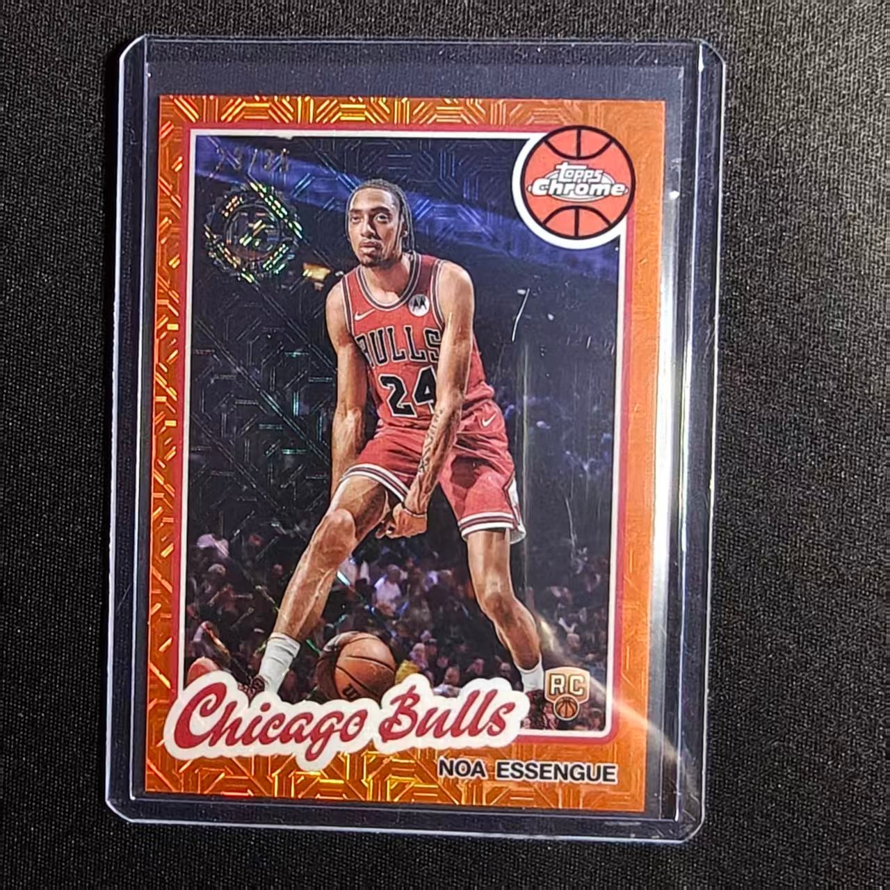 🐒2025-26 TOPPS FLAGSHIP SILVER PACK 1980 CHROME ORANGE MOJO /25 RC NOA ESSENGUE