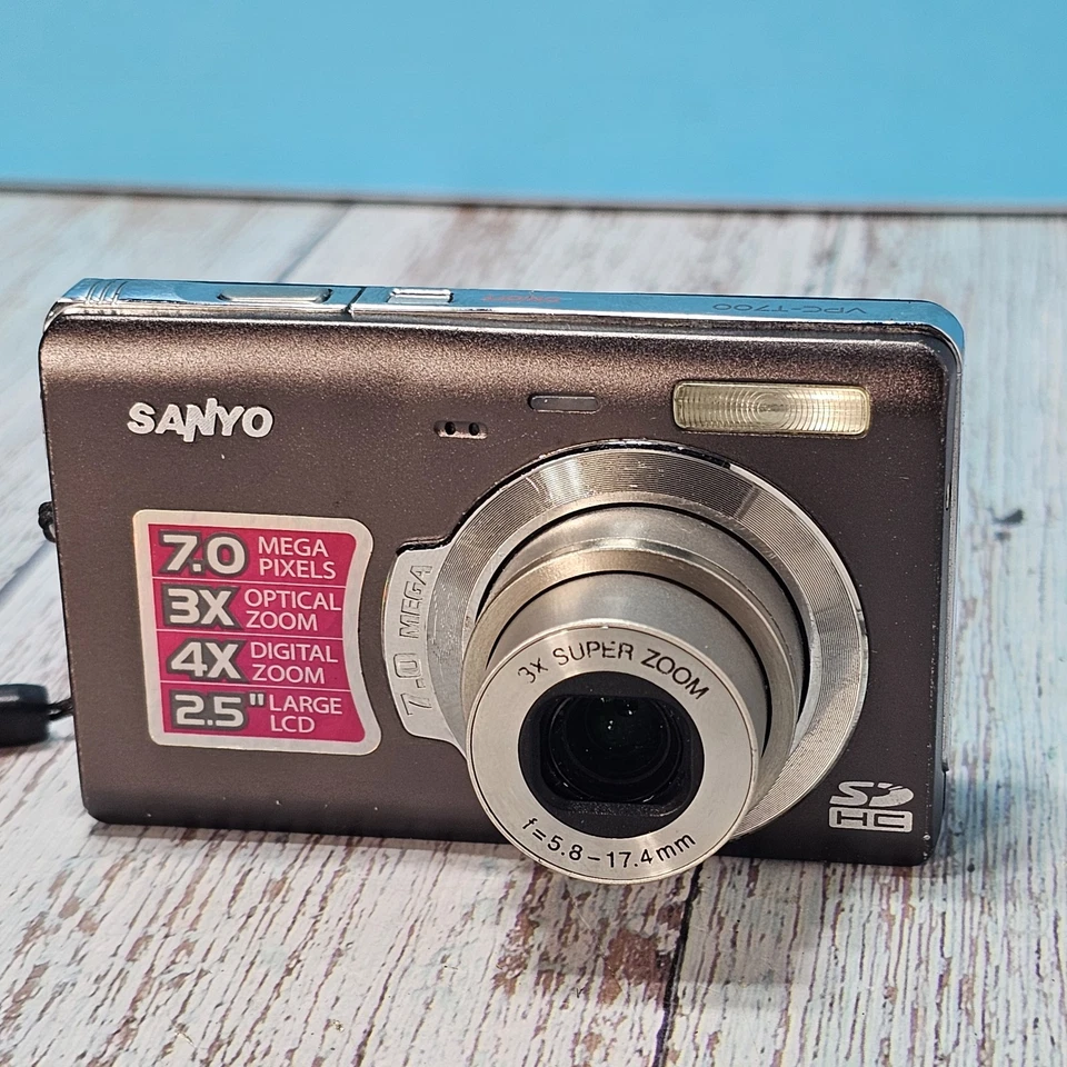 Sanyo VPC-T700 Digital Camera 7 MP w/ Battery - No Charger - Image 2 of 4