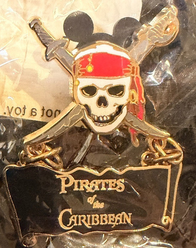 Disney Pin LE 1000 Pirates of the Caribbean Cast Exclusive Dangle 2006