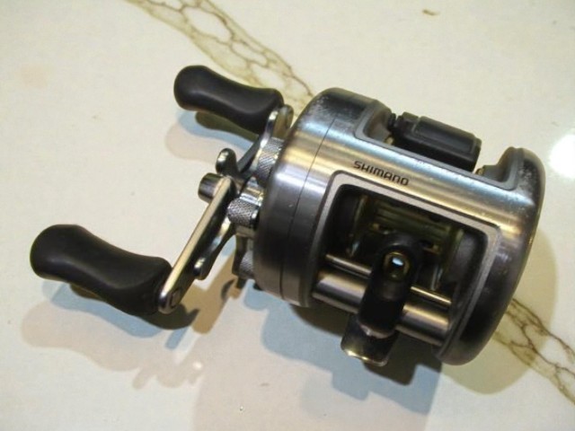 Shimano Calcutta Conquest 100 Right Hand Baitcast Reel (RH442100