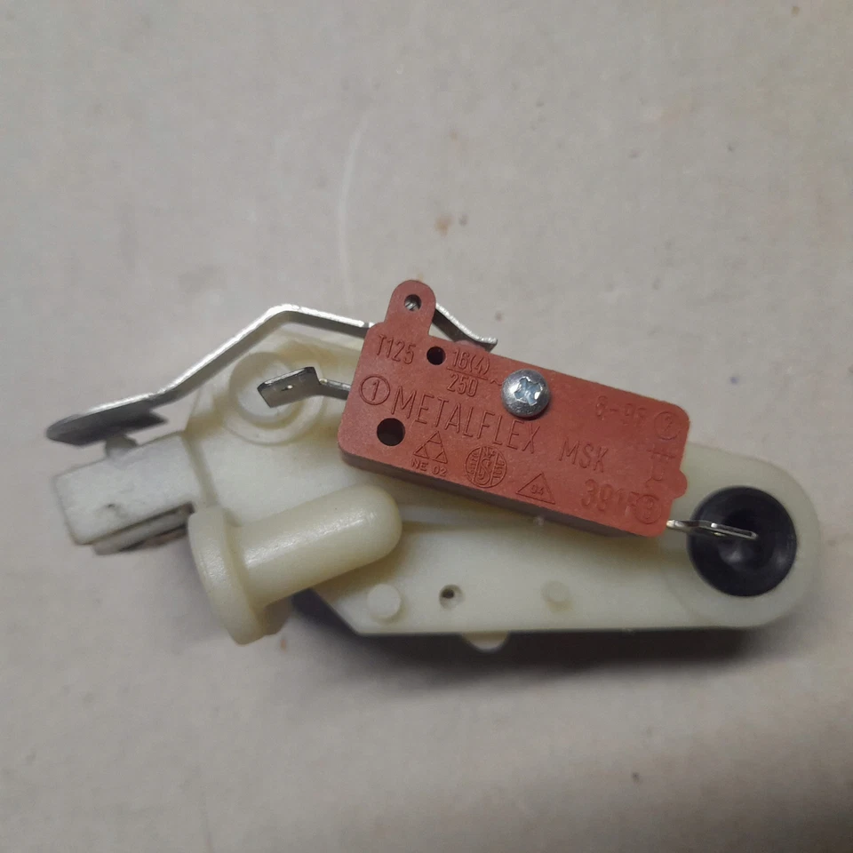 Desmontado con cerradura de puerta Bauknecht GCX 3452/1 Bauknecht zam/drz  Foto 2 de 2