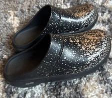 Oofos OO Cloog Black Gold Speckled Slip Ons Mule Womens Size 9 Recovery EUC